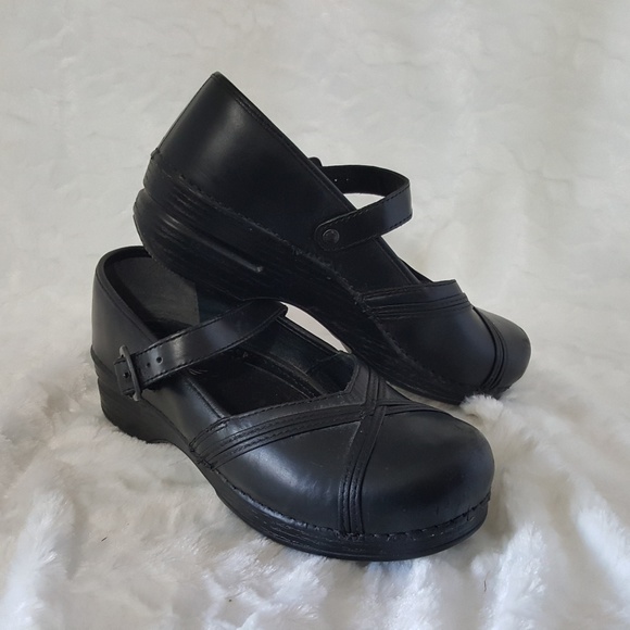Dansko Shoes - Dansko slip resistant clogs size 39